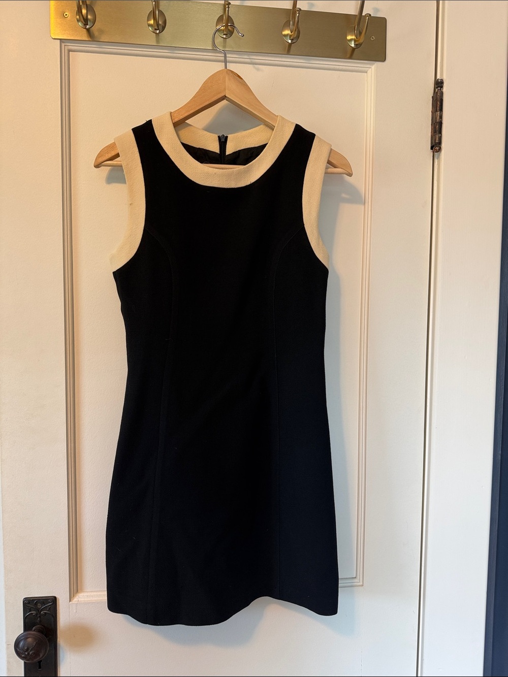 Vintage black and white Chanel-like sheath dress. Brand: Vertigo Paris
